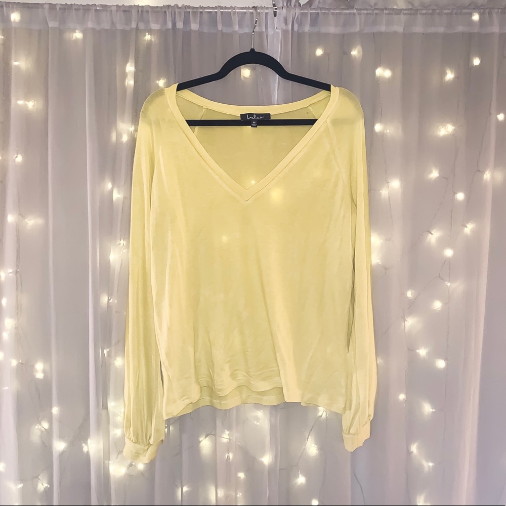 🌼 LULU’S Chartreuse V-Neck Sweater Top 🌼 NWOT!